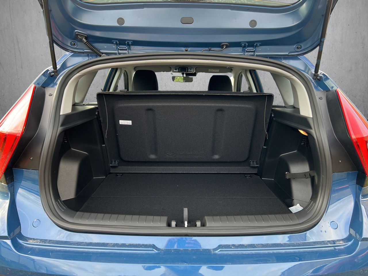https://csb-strapi-files.fsn1.your-objectstorage.com/inventory-cars/images/010fa7c0b324fea1830c26f86d100297fc5366a5/18_1280_8725.jpg