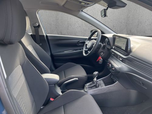 https://csb-strapi-files.fsn1.your-objectstorage.com/inventory-cars/images/010fa7c0b324fea1830c26f86d100297fc5366a5/20_500_2640.jpg