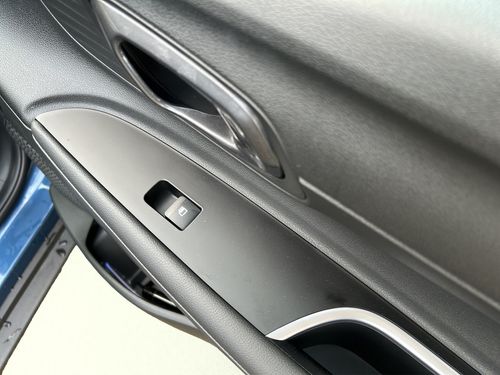 https://csb-strapi-files.fsn1.your-objectstorage.com/inventory-cars/images/010fa7c0b324fea1830c26f86d100297fc5366a5/21_500_4176.jpg