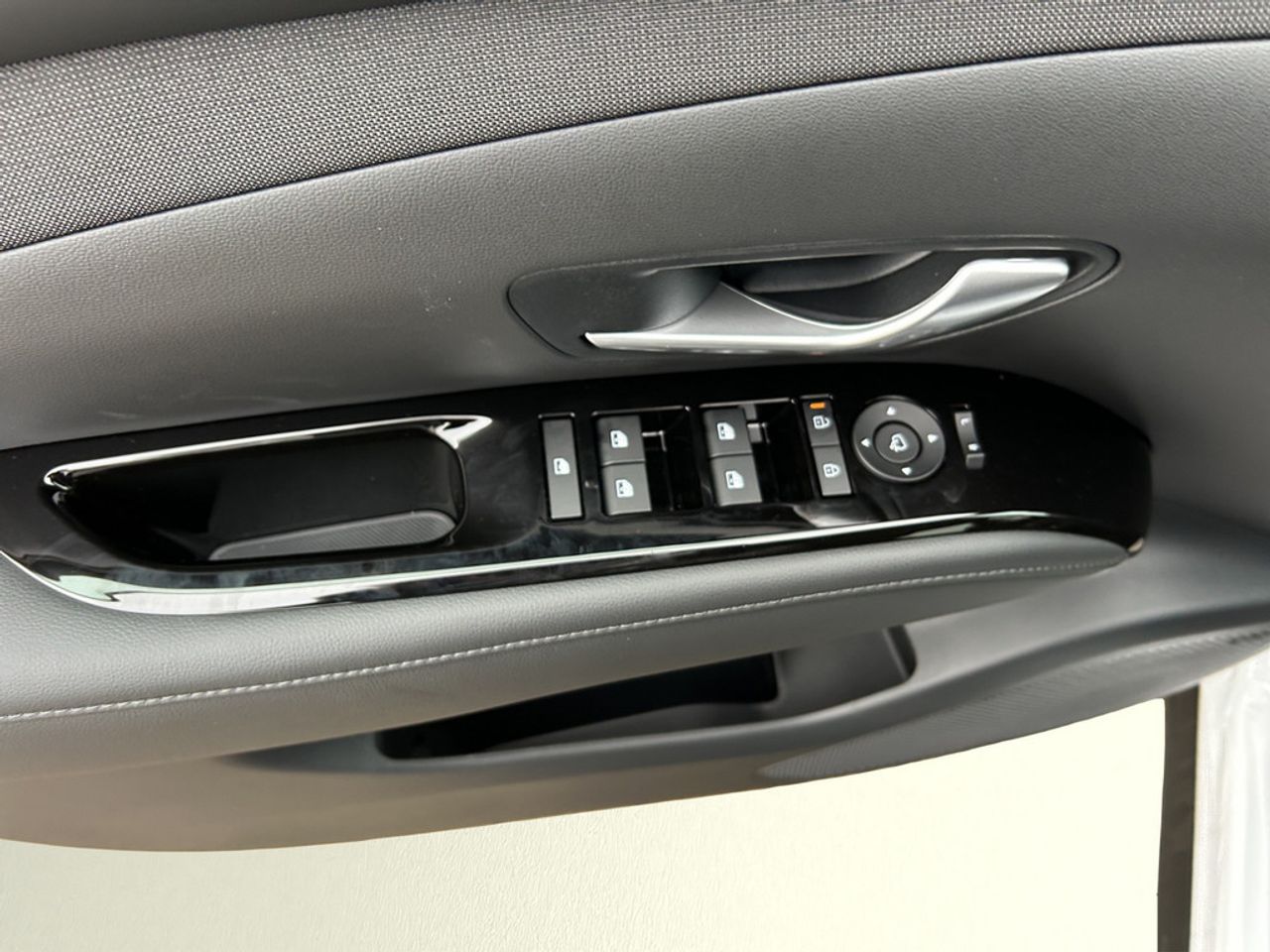 https://csb-strapi-files.fsn1.your-objectstorage.com/inventory-cars/images/01b2221506f8e431d08330eacd300befcec99bd4/11_1280_3380.jpg