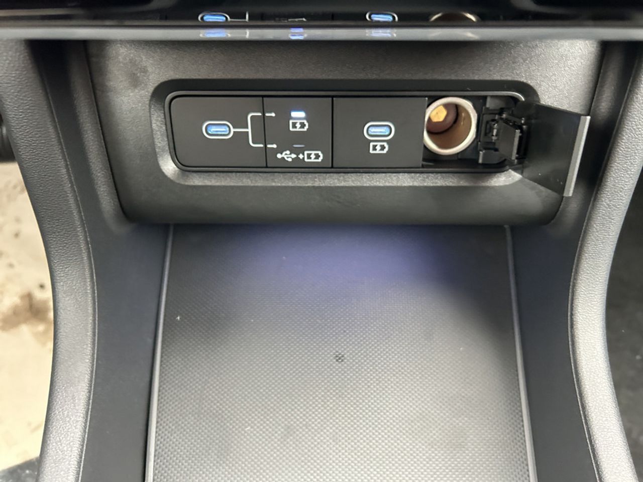 https://csb-strapi-files.fsn1.your-objectstorage.com/inventory-cars/images/01b2221506f8e431d08330eacd300befcec99bd4/22_1280_2521.jpg