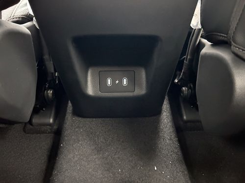 https://csb-strapi-files.fsn1.your-objectstorage.com/inventory-cars/images/01b2221506f8e431d08330eacd300befcec99bd4/31_500_4033.jpg