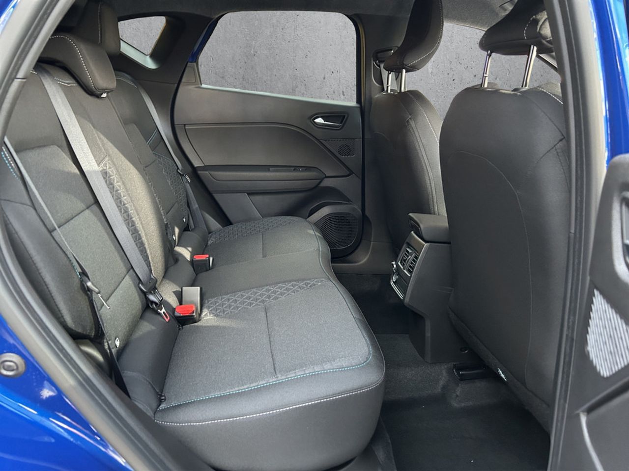 https://csb-strapi-files.fsn1.your-objectstorage.com/inventory-cars/images/01e971d0819fcd3380bd31d01e6a36b199e7722c/21_1280_4237.jpg