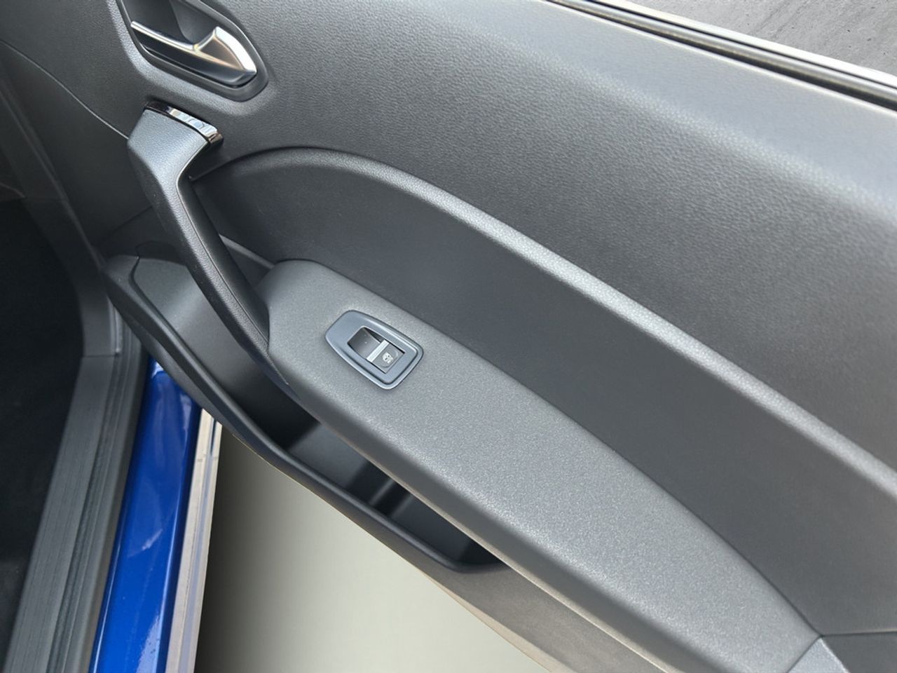 https://csb-strapi-files.fsn1.your-objectstorage.com/inventory-cars/images/01e971d0819fcd3380bd31d01e6a36b199e7722c/33_1280_9495.jpg