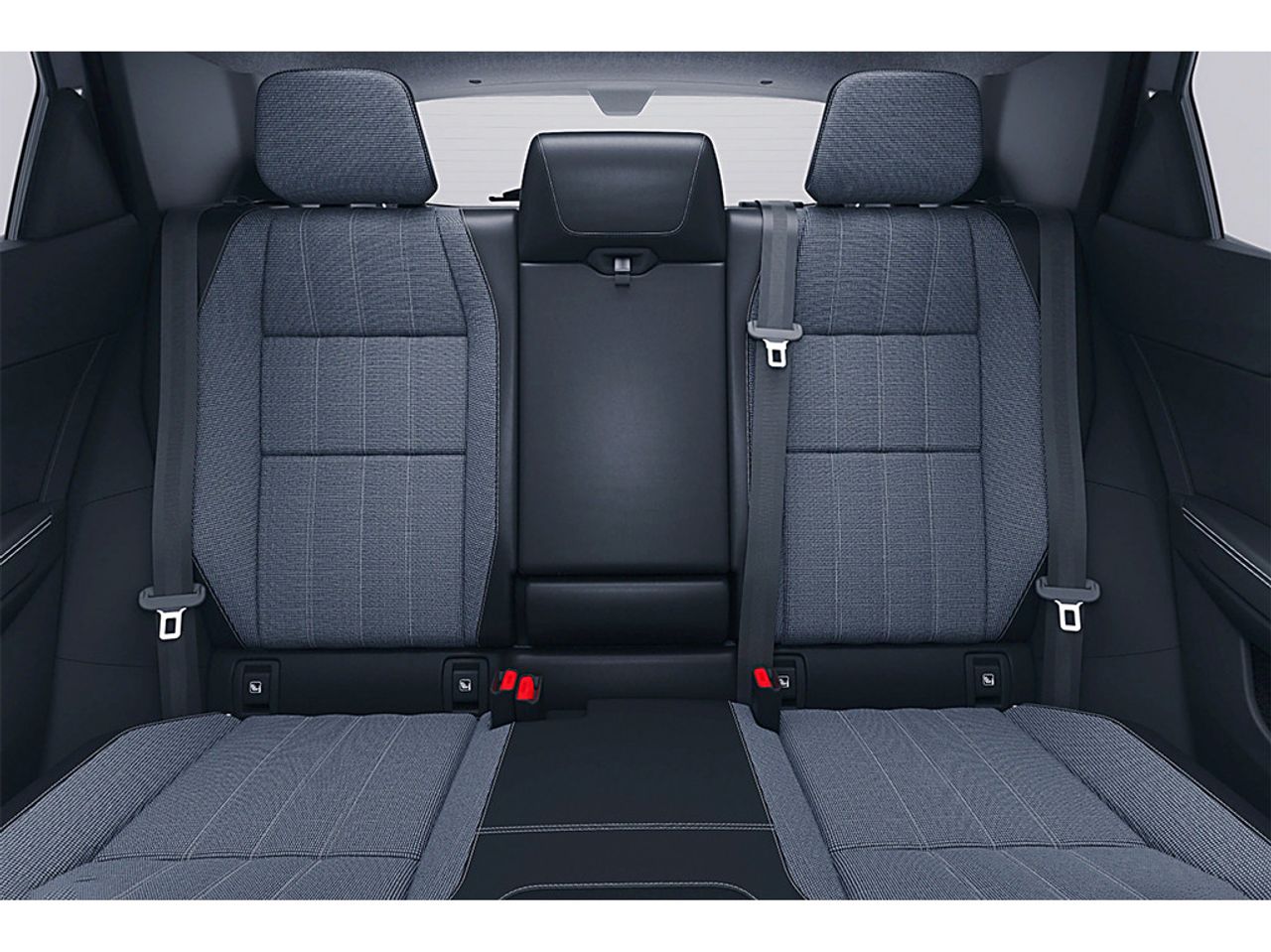 https://csb-strapi-files.fsn1.your-objectstorage.com/inventory-cars/images/02708eeb13efea5342af47617e95c4b5a7145d8e/8_1280_2048.jpg