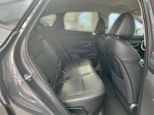 https://csb-strapi-files.fsn1.your-objectstorage.com/inventory-cars/images/02f6620a44a0085439f56cd2f3de1f8cf0d4d372/12_500_5364.jpg