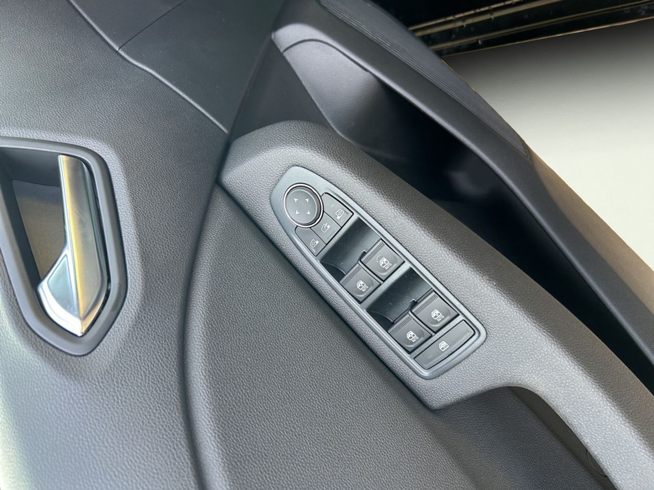 https://csb-strapi-files.fsn1.your-objectstorage.com/inventory-cars/images/03b7c9350f36319354755ab0693c34617126b74b/13_1280_4031.jpg