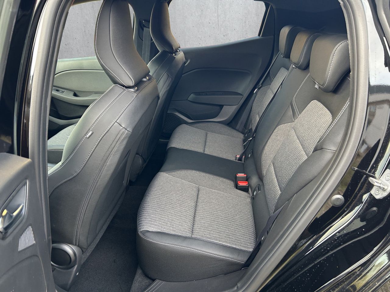 https://csb-strapi-files.fsn1.your-objectstorage.com/inventory-cars/images/03b7c9350f36319354755ab0693c34617126b74b/14_1280_5641.jpg