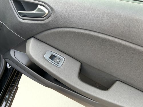 https://csb-strapi-files.fsn1.your-objectstorage.com/inventory-cars/images/03b7c9350f36319354755ab0693c34617126b74b/20_500_3255.jpg