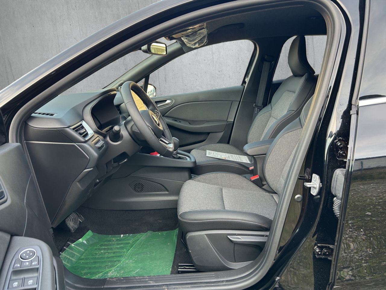 https://csb-strapi-files.fsn1.your-objectstorage.com/inventory-cars/images/03b7c9350f36319354755ab0693c34617126b74b/9_1280_2843.jpg