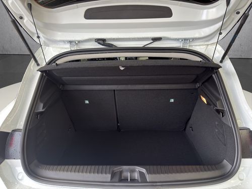 https://csb-strapi-files.fsn1.your-objectstorage.com/inventory-cars/images/03c5ba972c30bfd58b73d655b02f1d5318d92f3b/18_500_4086.jpg
