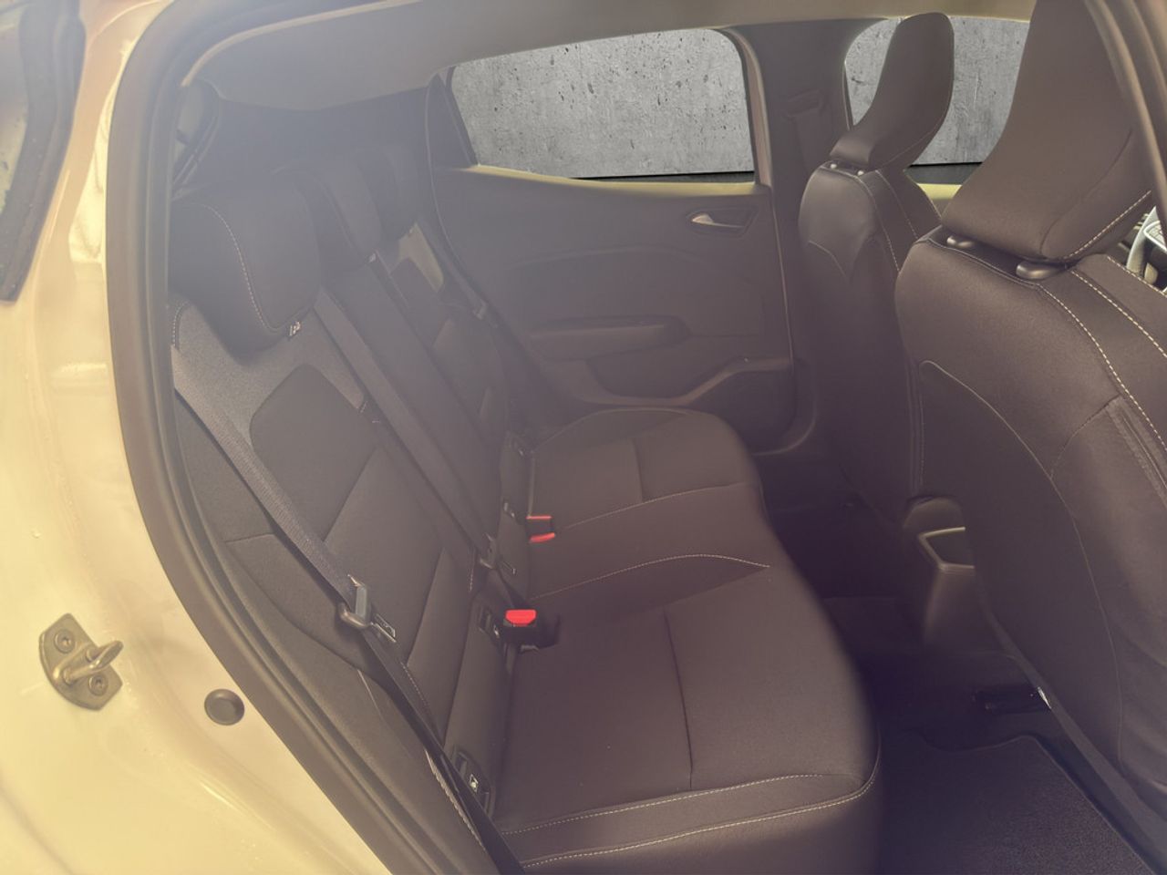 https://csb-strapi-files.fsn1.your-objectstorage.com/inventory-cars/images/03c5ba972c30bfd58b73d655b02f1d5318d92f3b/19_1280_2633.jpg