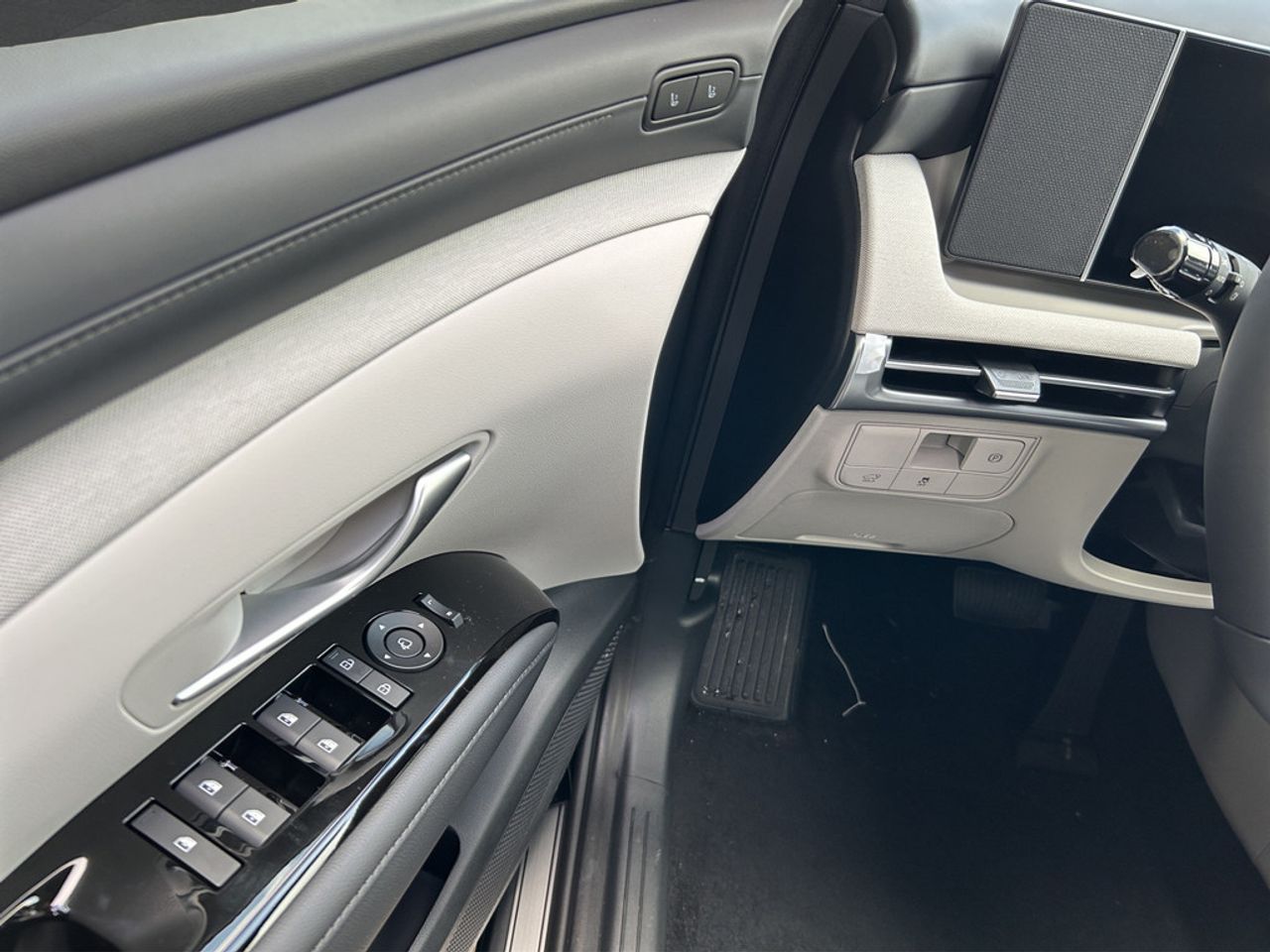 https://csb-strapi-files.fsn1.your-objectstorage.com/inventory-cars/images/03c76f009228c8ebd1aa06e426d115a4cc73bd10/11_1280_5990.jpg