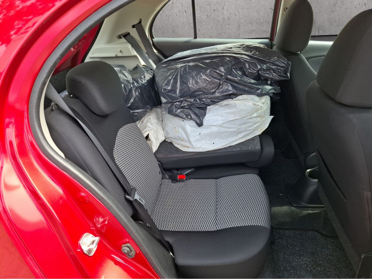 https://csb-strapi-files.fsn1.your-objectstorage.com/inventory-cars/images/046f7d8df0a8493467aea7bec88cc43288d342f8/18_1280_3903.jpg