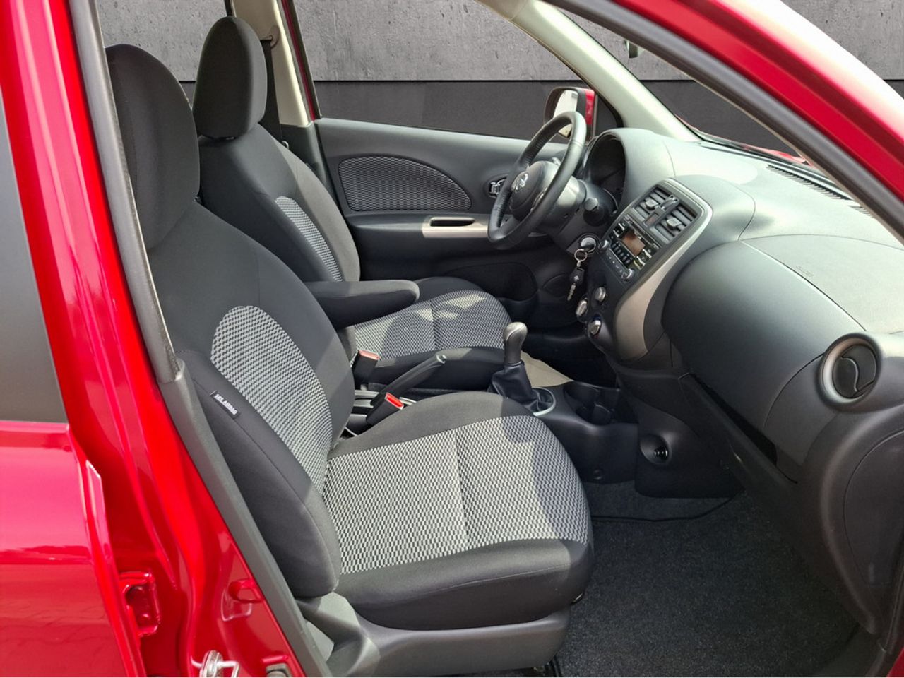 https://csb-strapi-files.fsn1.your-objectstorage.com/inventory-cars/images/046f7d8df0a8493467aea7bec88cc43288d342f8/19_1280_7977.jpg