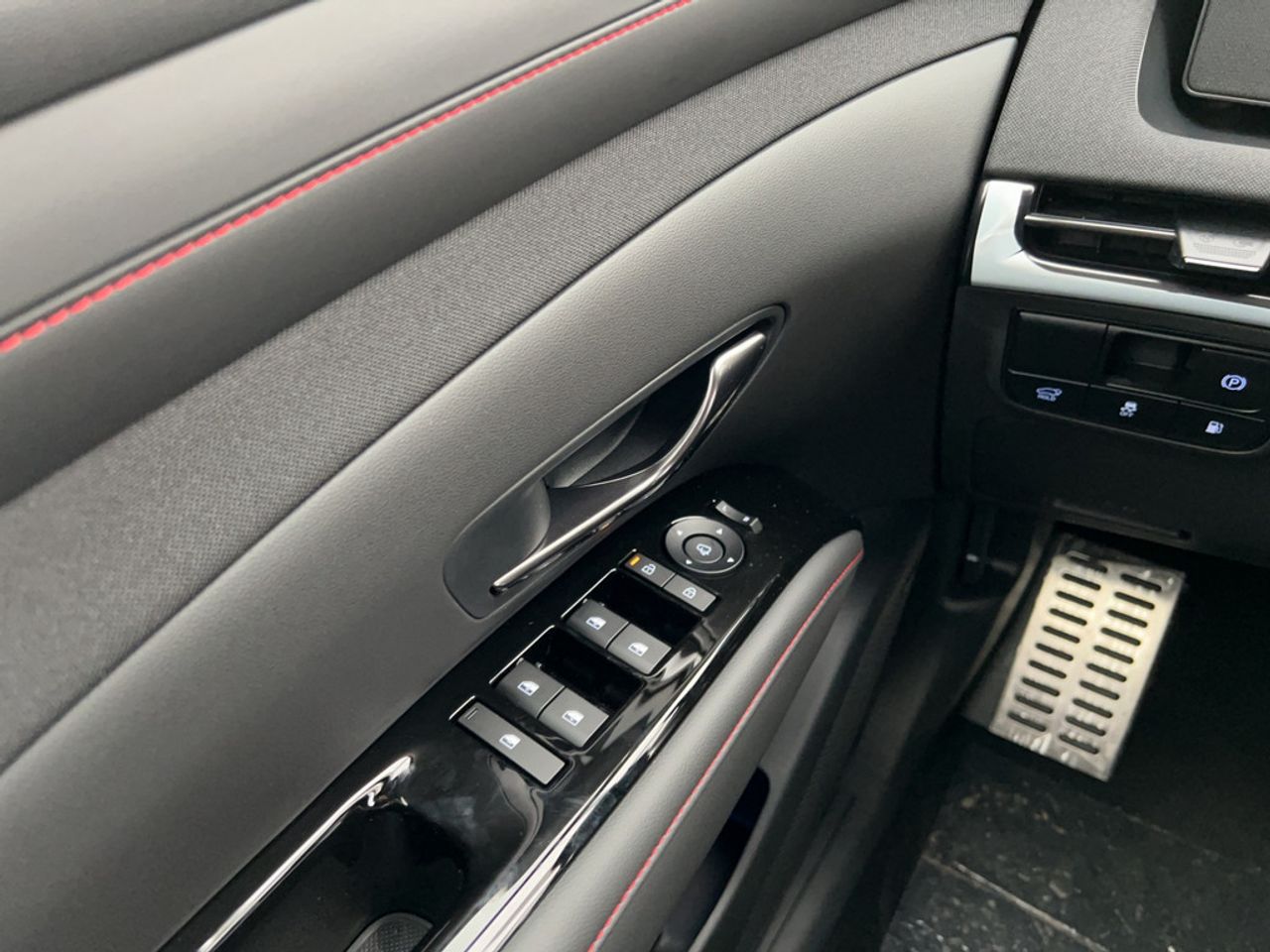 https://csb-strapi-files.fsn1.your-objectstorage.com/inventory-cars/images/06085aa1540db475a54dbcf101746b3033df0bda/13_1280_1797.jpg