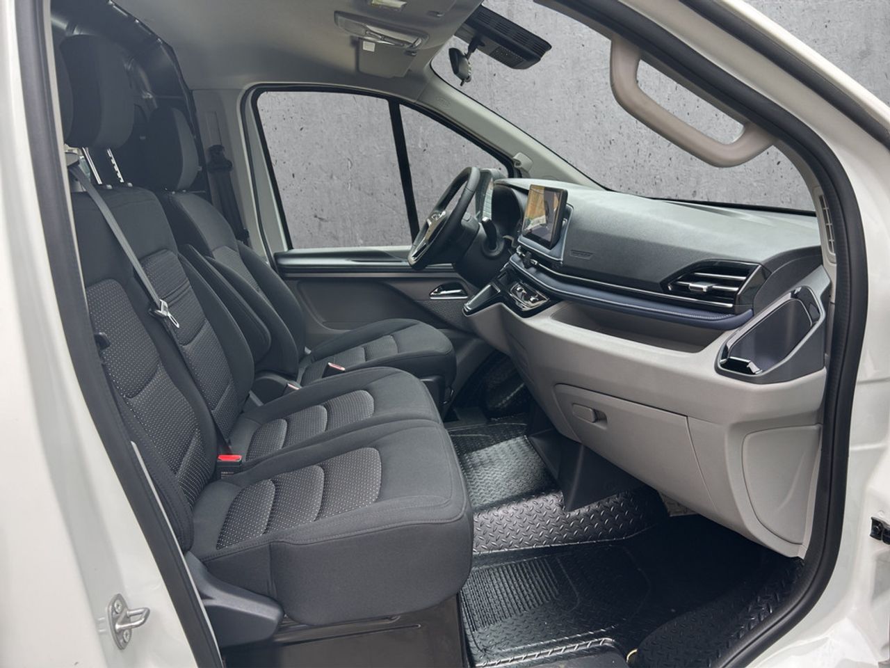 https://csb-strapi-files.fsn1.your-objectstorage.com/inventory-cars/images/06700a54b822d9734acfbc860d4b9003a6f68406/15_1280_2381.jpg