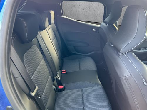 https://csb-strapi-files.fsn1.your-objectstorage.com/inventory-cars/images/08e20f64e256687cdf5c981ba5e7d803cbf3269d/18_500_9579.jpg