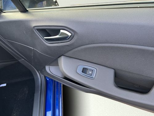 https://csb-strapi-files.fsn1.your-objectstorage.com/inventory-cars/images/08e20f64e256687cdf5c981ba5e7d803cbf3269d/20_500_3990.jpg