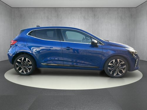 https://csb-strapi-files.fsn1.your-objectstorage.com/inventory-cars/images/08e20f64e256687cdf5c981ba5e7d803cbf3269d/7_500_2878.jpg