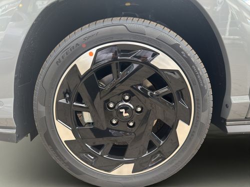 https://csb-strapi-files.fsn1.your-objectstorage.com/inventory-cars/images/08f3ef688efdc9824bac058b5b758aaa80971c69/2_500_9601.jpg