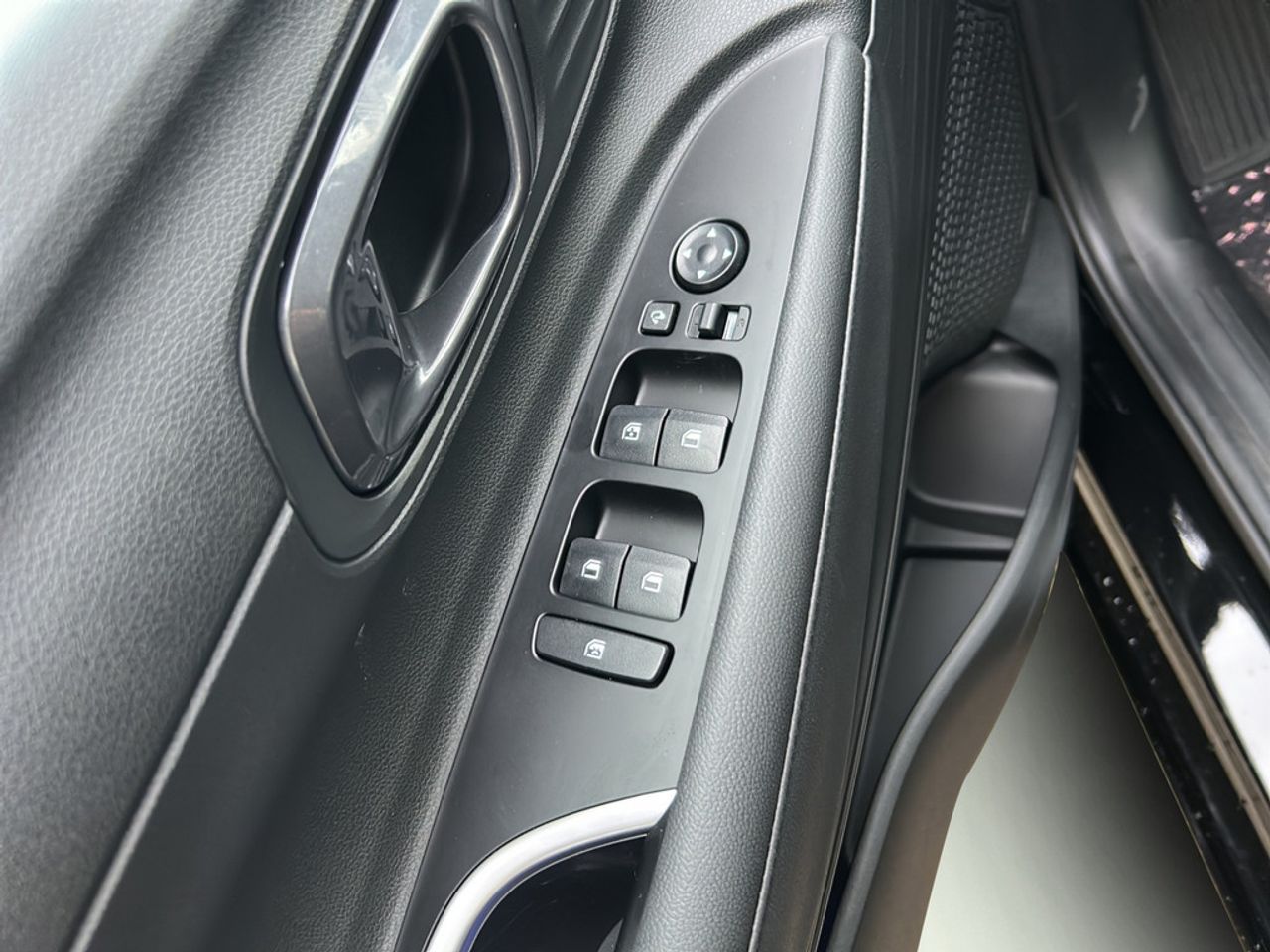 https://csb-strapi-files.fsn1.your-objectstorage.com/inventory-cars/images/0922d821ad7c1c8fcd250ac060b990e14fc9636d/12_1280_9664.jpg