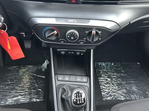 https://csb-strapi-files.fsn1.your-objectstorage.com/inventory-cars/images/0922d821ad7c1c8fcd250ac060b990e14fc9636d/19_500_5900.jpg