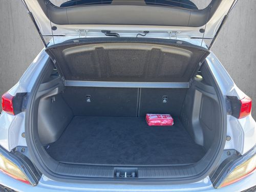 https://csb-strapi-files.fsn1.your-objectstorage.com/inventory-cars/images/09dac280d755613f6347adae0dac8b4a22abda54/5_500_2006.jpg
