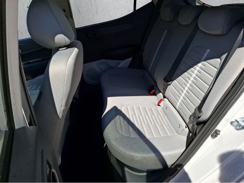 https://csb-strapi-files.fsn1.your-objectstorage.com/inventory-cars/images/0a06735e51f56cec31d1478f585238e3d9930f9a/15_500_3096.jpg