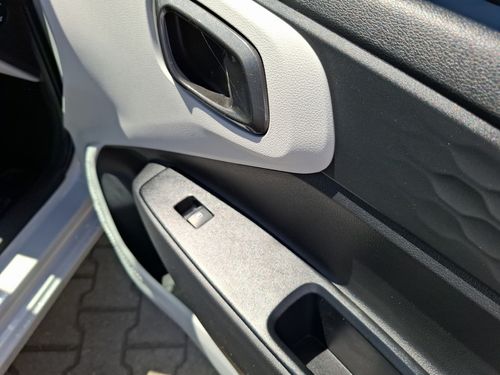 https://csb-strapi-files.fsn1.your-objectstorage.com/inventory-cars/images/0a06735e51f56cec31d1478f585238e3d9930f9a/21_500_9685.jpg
