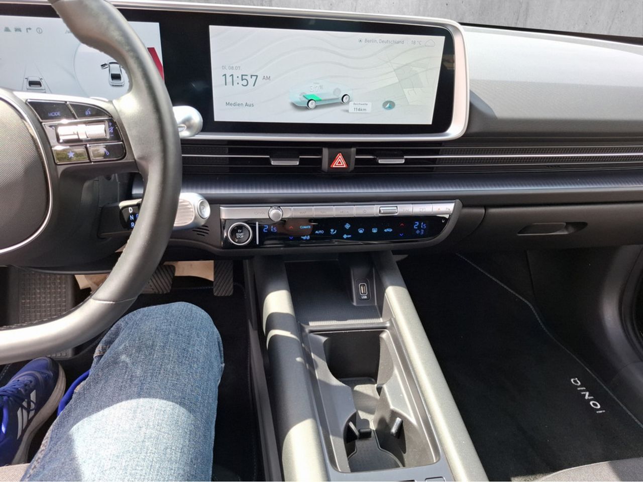 https://csb-strapi-files.fsn1.your-objectstorage.com/inventory-cars/images/0a4e4dc5c55078077f25dc5c3db47fd282f8b5d5/12_1280_6542.jpg