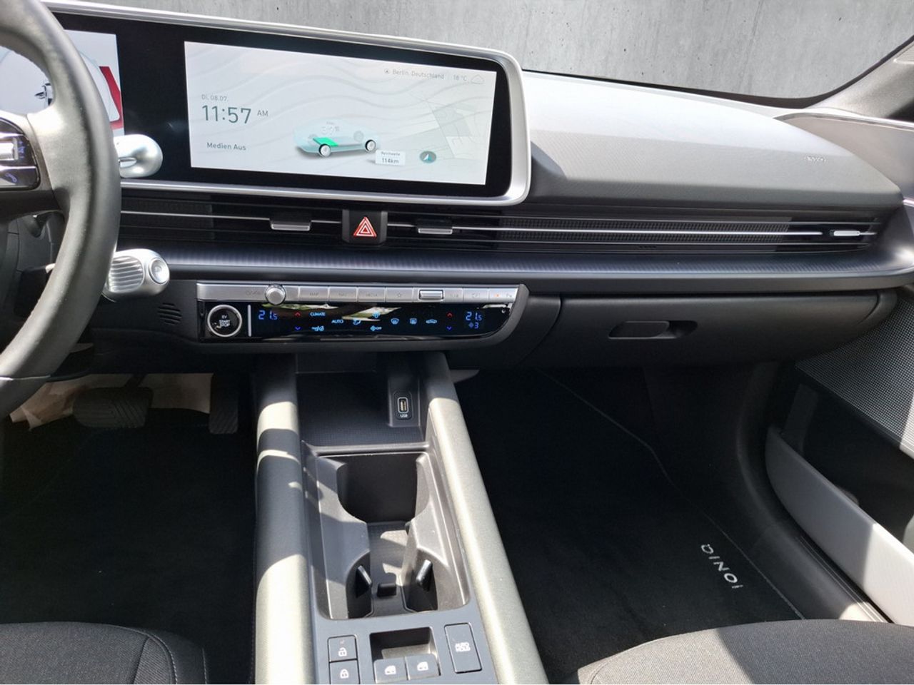 https://csb-strapi-files.fsn1.your-objectstorage.com/inventory-cars/images/0a4e4dc5c55078077f25dc5c3db47fd282f8b5d5/17_1280_3688.jpg