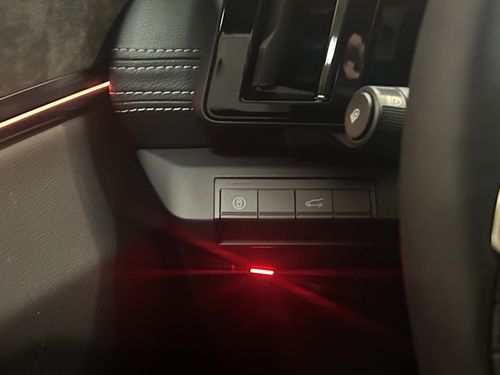 https://csb-strapi-files.fsn1.your-objectstorage.com/inventory-cars/images/0bbb692f1c769b1aaa861b8366e4ece33700aea3/17_500_4299.jpg