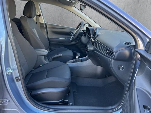 https://csb-strapi-files.fsn1.your-objectstorage.com/inventory-cars/images/0cae2cdccca7f504b669358c89731cd4907df7d5/13_500_7538.jpg