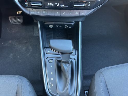 https://csb-strapi-files.fsn1.your-objectstorage.com/inventory-cars/images/0cae2cdccca7f504b669358c89731cd4907df7d5/17_500_3284.jpg