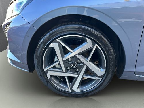 https://csb-strapi-files.fsn1.your-objectstorage.com/inventory-cars/images/0cae2cdccca7f504b669358c89731cd4907df7d5/2_500_9679.jpg