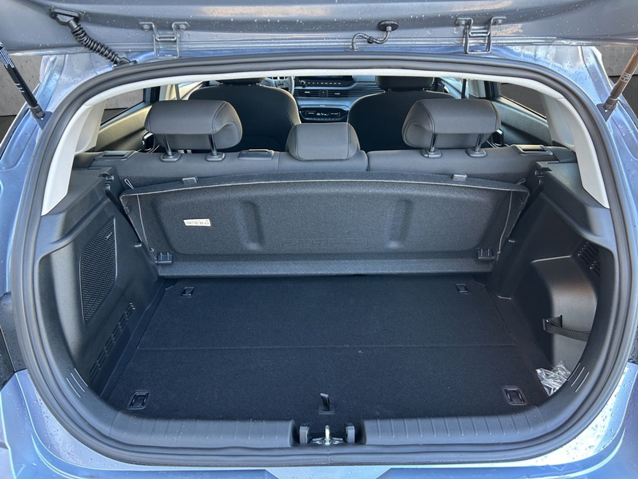 https://csb-strapi-files.fsn1.your-objectstorage.com/inventory-cars/images/0cae2cdccca7f504b669358c89731cd4907df7d5/5_1280_4927.jpg