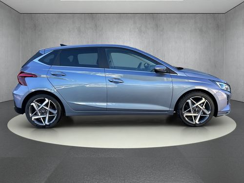https://csb-strapi-files.fsn1.your-objectstorage.com/inventory-cars/images/0cae2cdccca7f504b669358c89731cd4907df7d5/7_500_9350.jpg