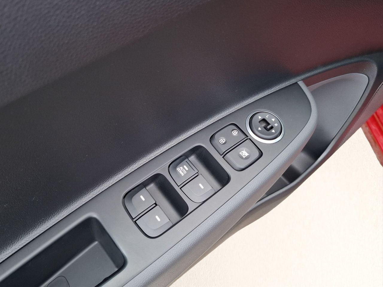 https://csb-strapi-files.fsn1.your-objectstorage.com/inventory-cars/images/0eb1d49f1318ed9a6b12a81f66a207a966c64090/13_1280_1798.jpg