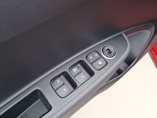 https://csb-strapi-files.fsn1.your-objectstorage.com/inventory-cars/images/0eb1d49f1318ed9a6b12a81f66a207a966c64090/13_500_5800.jpg