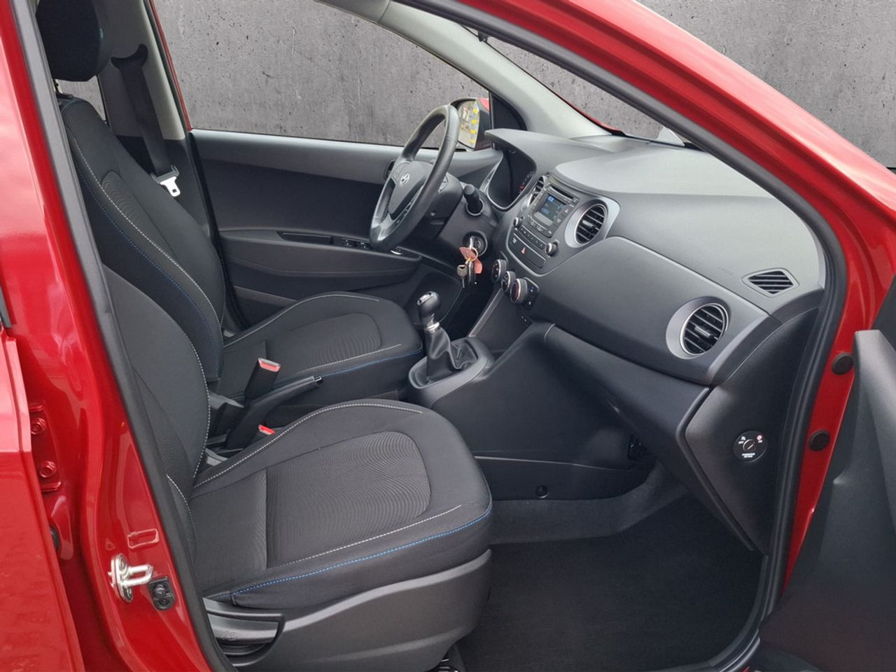 https://csb-strapi-files.fsn1.your-objectstorage.com/inventory-cars/images/0eb1d49f1318ed9a6b12a81f66a207a966c64090/19_1280_2620.jpg