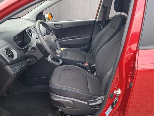 https://csb-strapi-files.fsn1.your-objectstorage.com/inventory-cars/images/0eb1d49f1318ed9a6b12a81f66a207a966c64090/9_500_1814.jpg