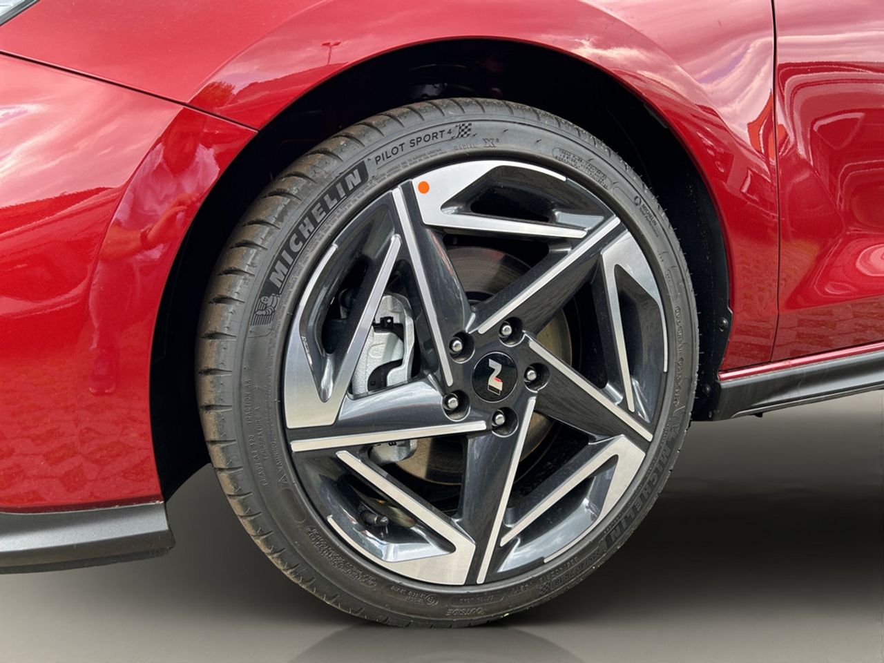 https://csb-strapi-files.fsn1.your-objectstorage.com/inventory-cars/images/0f5d28737ba44506859b95738424d6960ee67d4c/2_1280_7381.jpg