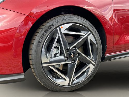 https://csb-strapi-files.fsn1.your-objectstorage.com/inventory-cars/images/0f5d28737ba44506859b95738424d6960ee67d4c/2_500_8431.jpg
