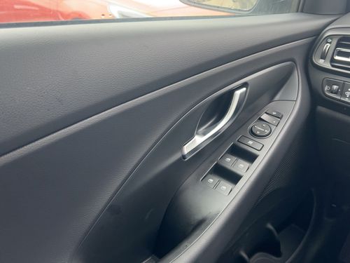 https://csb-strapi-files.fsn1.your-objectstorage.com/inventory-cars/images/0f5d71122fe0dfeecbb3a33735396628ad1c9b12/13_500_4909.jpg