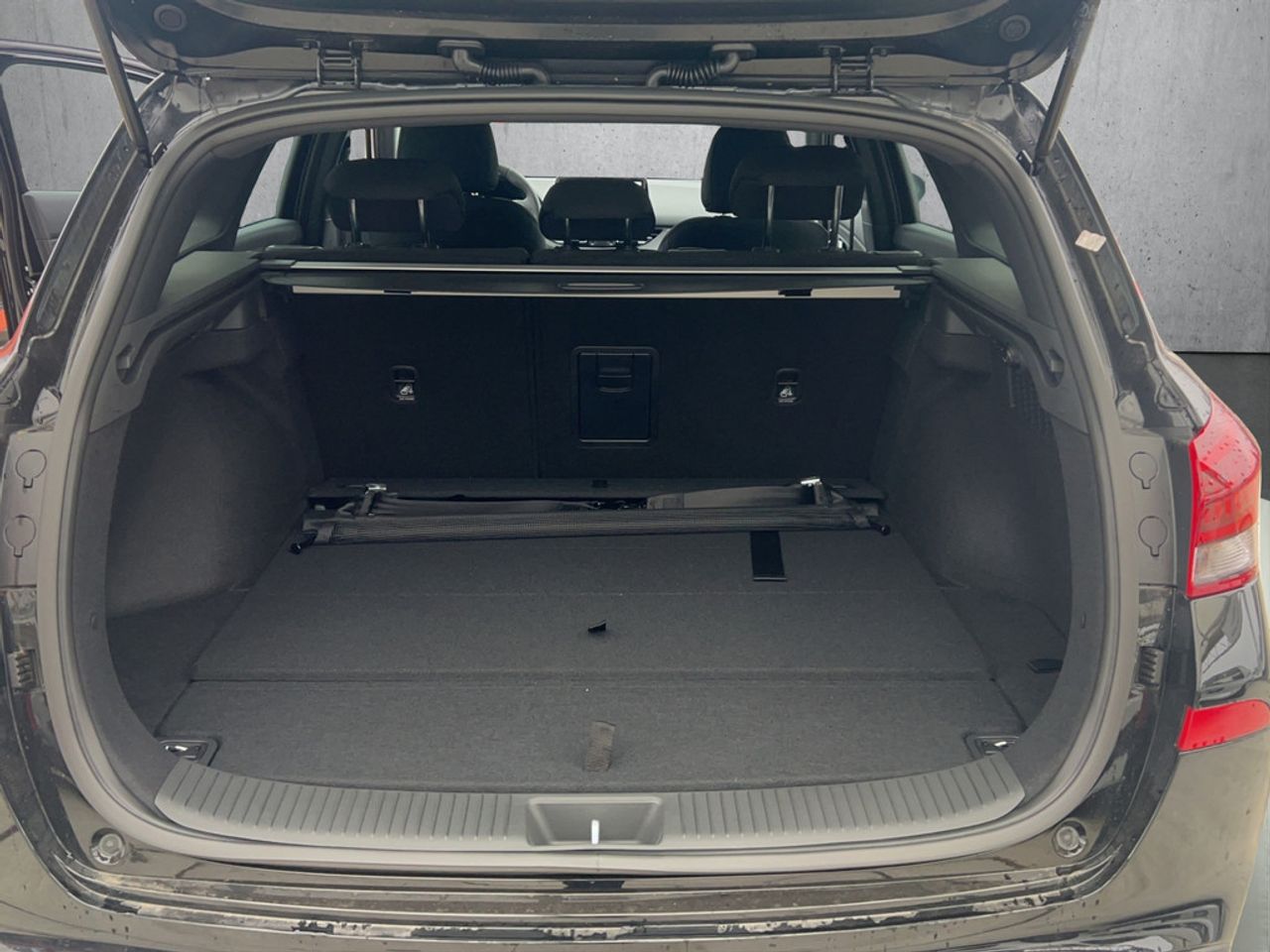 https://csb-strapi-files.fsn1.your-objectstorage.com/inventory-cars/images/0f5d71122fe0dfeecbb3a33735396628ad1c9b12/18_1280_9898.jpg