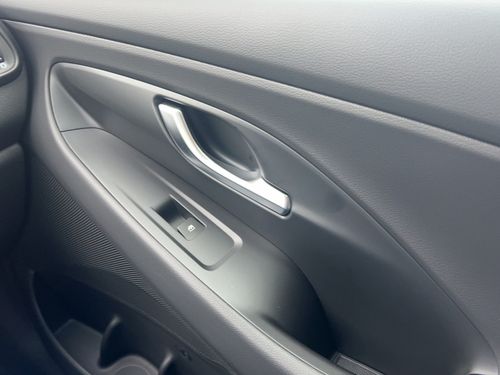https://csb-strapi-files.fsn1.your-objectstorage.com/inventory-cars/images/0f5d71122fe0dfeecbb3a33735396628ad1c9b12/21_500_6660.jpg