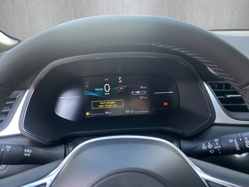 https://csb-strapi-files.fsn1.your-objectstorage.com/inventory-cars/images/0f9b241cb73585e5c2250cce581dde0d031e231d/13_500_9753.jpg