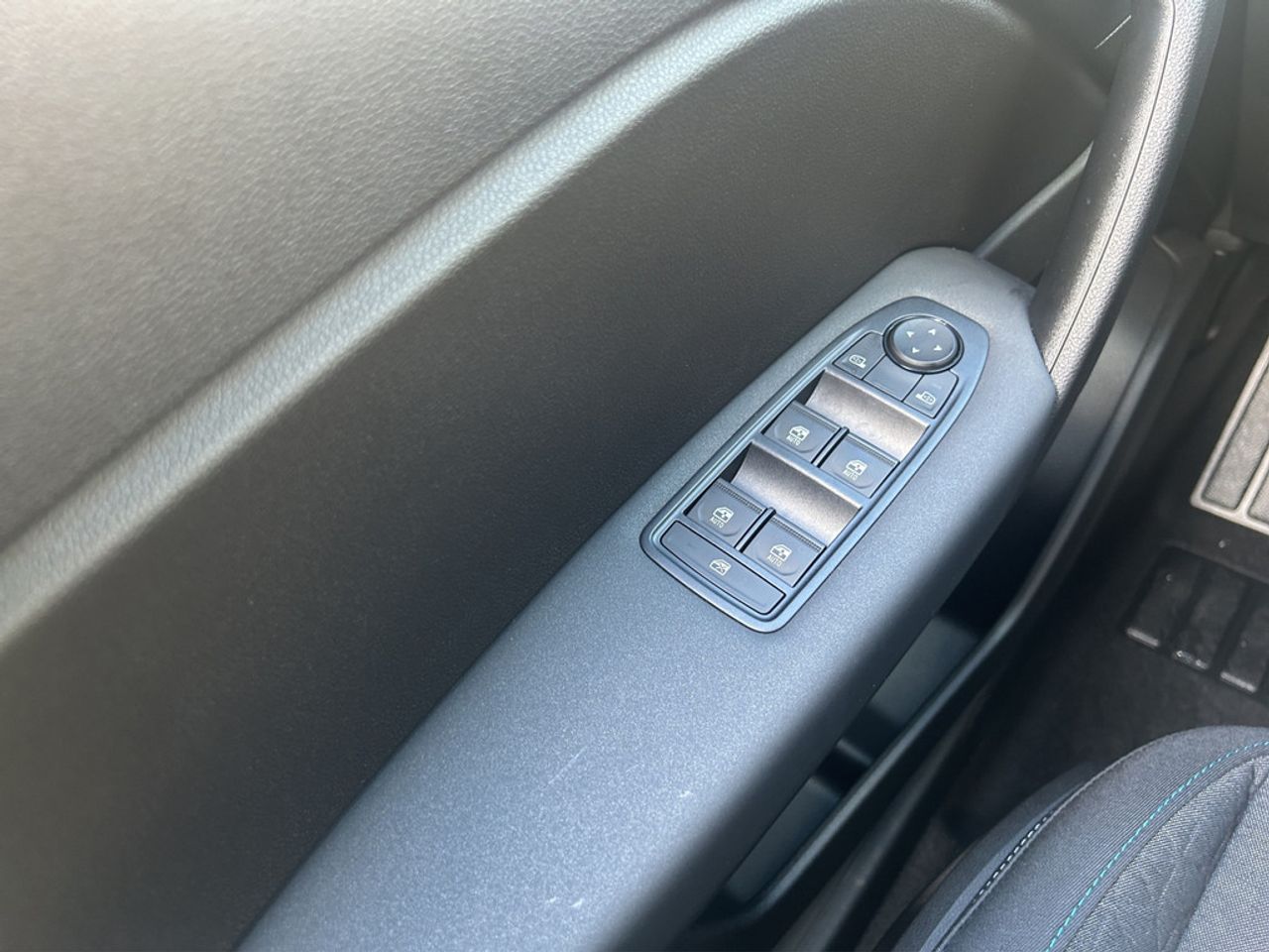 https://csb-strapi-files.fsn1.your-objectstorage.com/inventory-cars/images/0f9b241cb73585e5c2250cce581dde0d031e231d/14_1280_9779.jpg