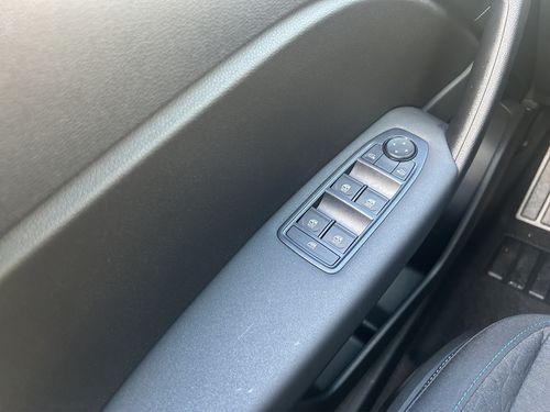 https://csb-strapi-files.fsn1.your-objectstorage.com/inventory-cars/images/0f9b241cb73585e5c2250cce581dde0d031e231d/14_500_3245.jpg